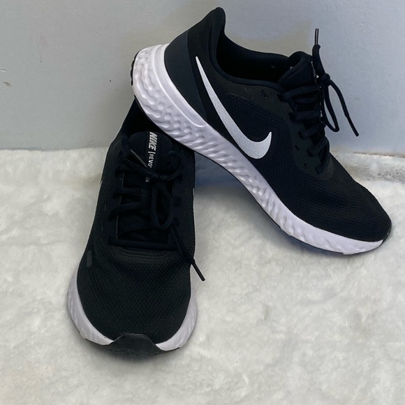 Nike Shoes - Nike Sport Shoes.